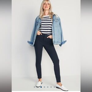 Old Navy High Rise Pixie Skinny Navy Blue Pant. Size 2. NWT